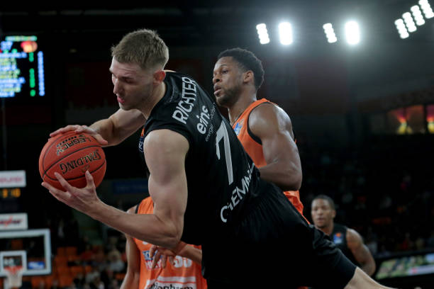 上缓缓爬动 上缓缓爬动