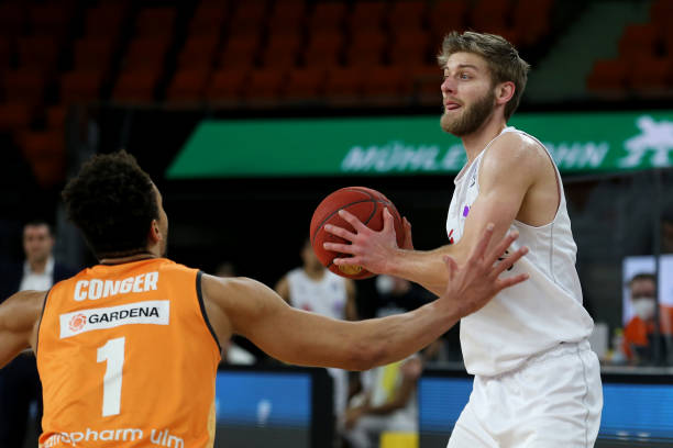 表现稳定的 表现稳定的