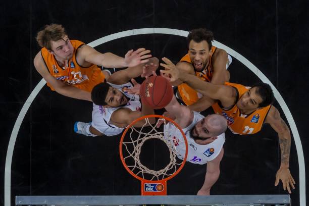 底线进攻 底线进攻